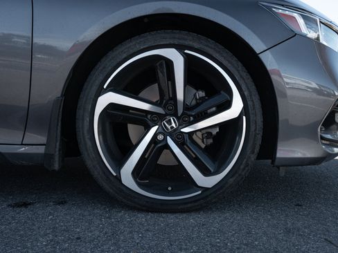 Used 2018 Honda Accord Sport image 13