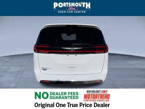 Used 2024 Chrysler Pacifica Touring-L image 31