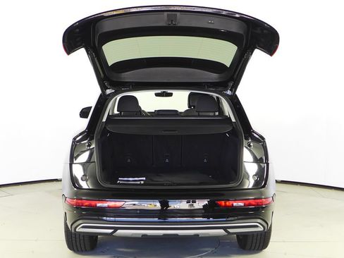 Used 2023 Audi Q5 2.0T Premium w/ Convenience Package AWD/4WD image 10