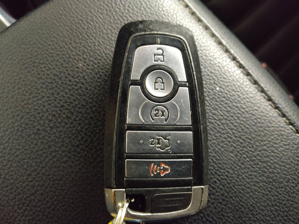 Used 2020 Ford Fusion SEL FWD image 32