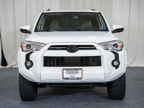 Used 2021 Toyota 4Runner SR5 AWD/4WD image 2