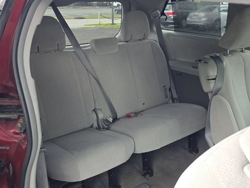 Used 2013 Toyota Sienna LE w/ Towing Pkg FWD image 14