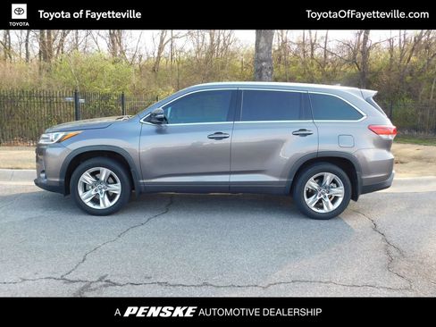 Used 2019 Toyota Highlander Limited image 2