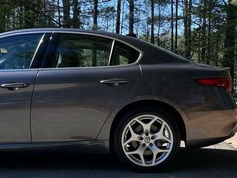 Used 2019 Alfa Romeo Giulia Ti AWD/4WD image 5