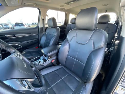 Used 2022 Kia Telluride EX w/ EX Premium Package image 22