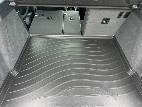 Certified 2024 Porsche Macan AWD/4WD image 16