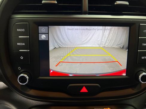Used 2025 Kia Soul LX w/ LX Technology Package FWD image 29