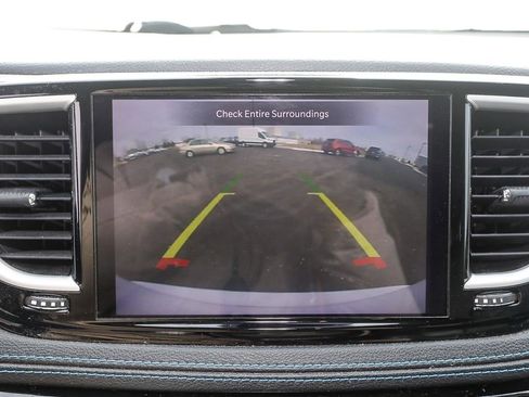 Used 2021 Chrysler Pacifica Touring-L image 17