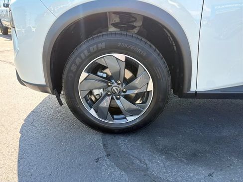 Used 2025 Nissan Rogue SV AWD/4WD image 20