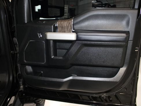 Used 2019 Ford F250 Lariat w/ Lariat Ultimate Package AWD/4WD image 28