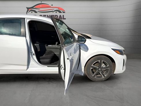 Used 2025 Nissan Sentra SV image 5