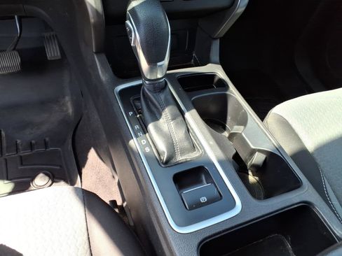 Used 2018 Ford Escape SE w/ SE Sync 3 Package AWD/4WD image 10