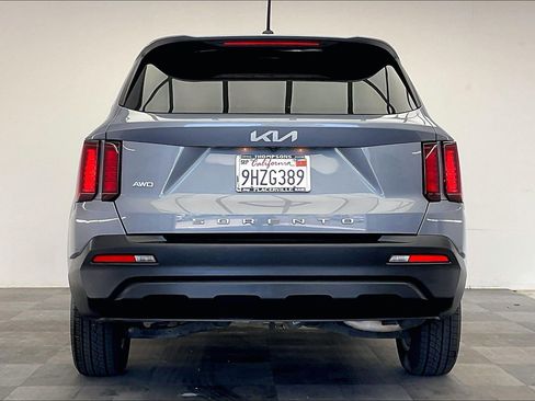 Used 2022 Kia Sorento LX AWD/4WD image 3