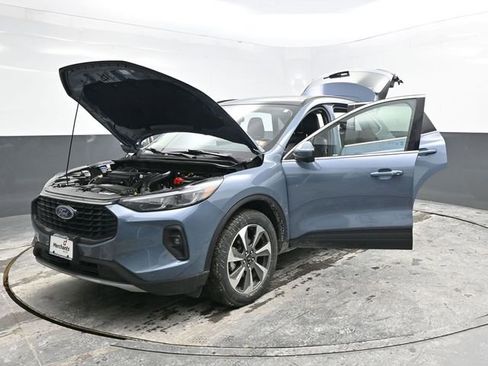 Used 2024 Ford Escape Platinum image 35