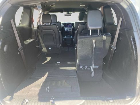 Used 2025 Chrysler Pacifica Select FWD image 27