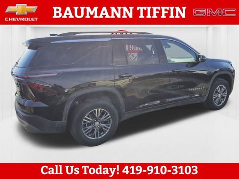 Used 2025 Chevrolet Traverse LT FWD image 5