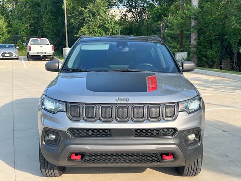 Used 2022 Jeep Compass Trailhawk w/ Trailhawk Convenience Group AWD/4WD image 2