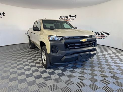 Used 2024 Chevrolet Colorado W/T image 7