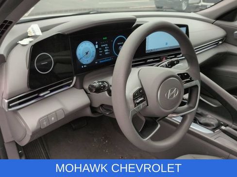 Used 2024 Hyundai Elantra SEL FWD image 9