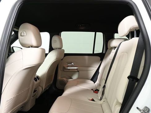 Used 2025 Mercedes-Benz GLB 250 4MATIC image 32