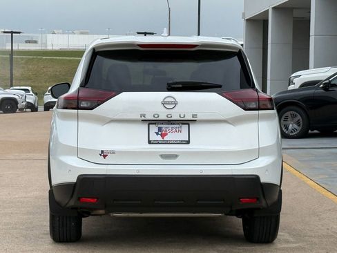 Used 2026 Nissan Rogue SV FWD image 8