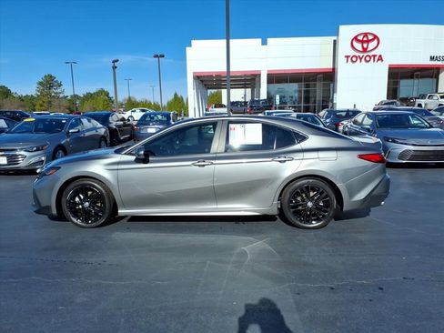 Used 2025 Toyota Camry SE image 7