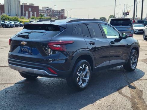 Used 2025 Chevrolet Trax LT FWD image 5