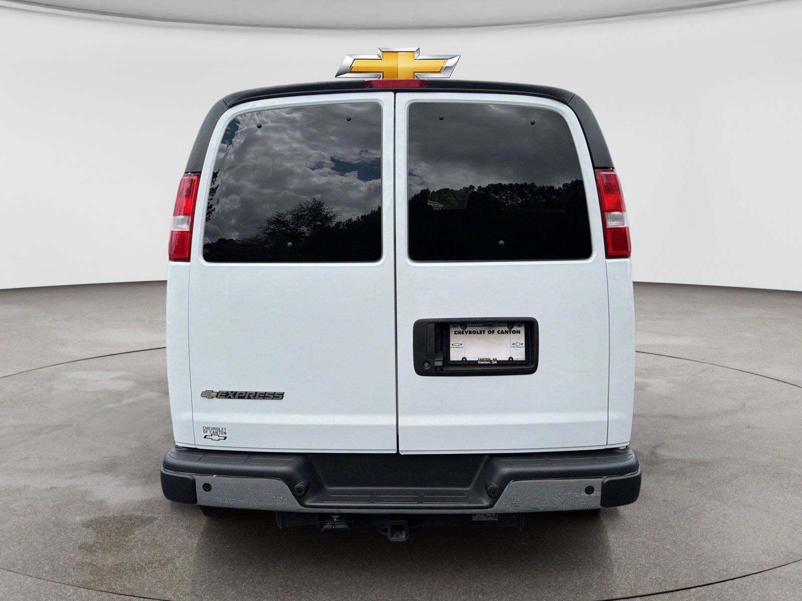 Used 2022 Chevrolet Express 2500 LT RWD image 6