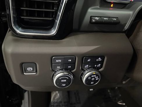 Used 2024 GMC Sierra 2500 Denali w/ Denali Reserve Package AWD/4WD image 36