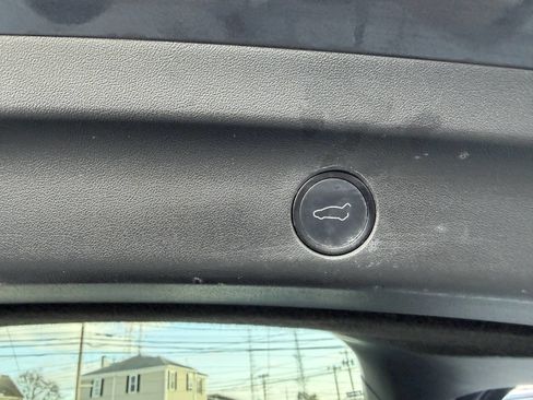 Used 2021 Tesla Model Y Long Range image 8