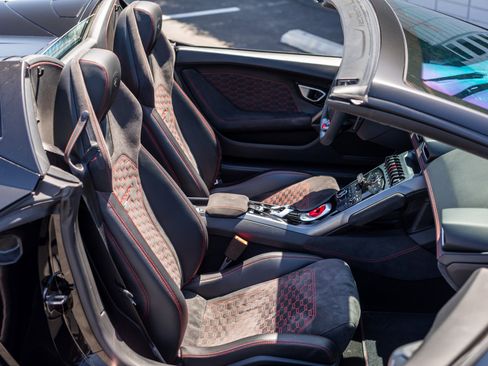 Used 2018 Lamborghini Huracan LP 580-2 RWD image 34