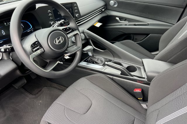 New 2026 Hyundai Elantra SE FWD image 9