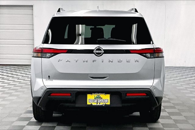 Used 2025 Nissan Pathfinder SV FWD image 5