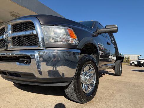 Used 2018 RAM 2500 Tradesman w/ Chrome Appearance Group image 9