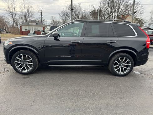Used 2017 Volvo XC90 T6 Momentum w/ Vision Package image 4