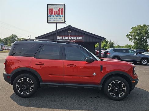 Used 2022 Ford Bronco Sport Outer Banks w/ Tech Package AWD/4WD image 2