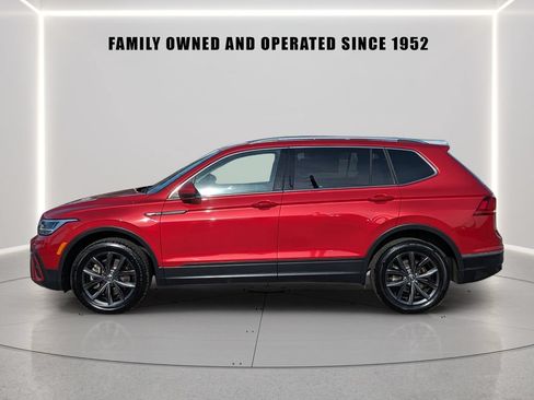 Used 2023 Volkswagen Tiguan SE FWD image 3