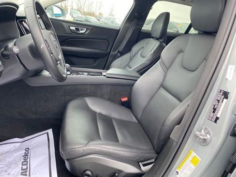 Used 2025 Volvo V60 B5 Cross Country Plus image 14