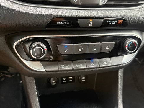 Used 2019 Hyundai Elantra GT FWD image 28