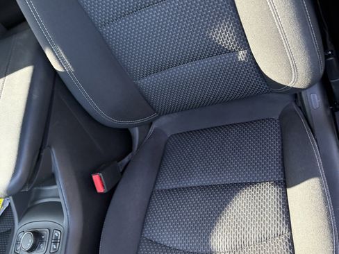 Used 2022 GMC Terrain SLE w/ Driver Convenience Package FWD image 10