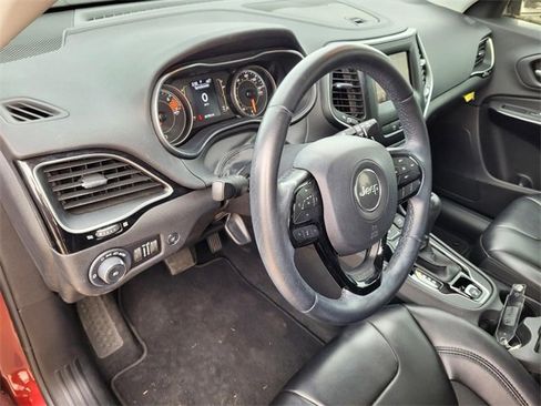 Used 2019 Jeep Cherokee Latitude Plus image 14