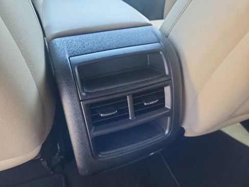 Used 2019 Cadillac XT5 FWD image 21