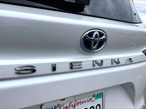 Used 2023 Toyota Sienna Platinum AWD/4WD image 30