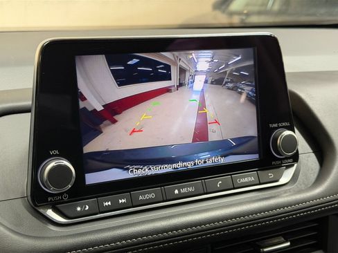 Used 2025 Nissan Rogue SV FWD image 25