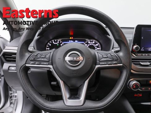 Used 2024 Nissan Altima 2.5 SV image 10