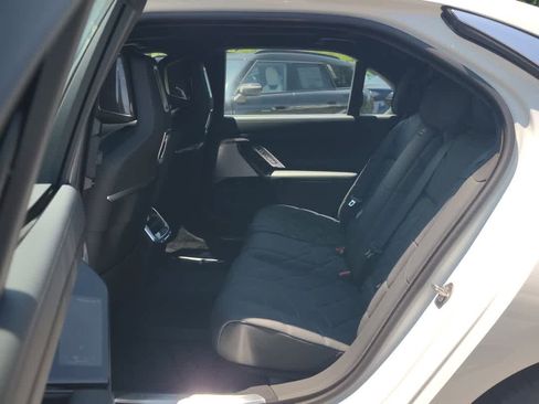 Used 2024 BMW i7 eDrive50 image 15