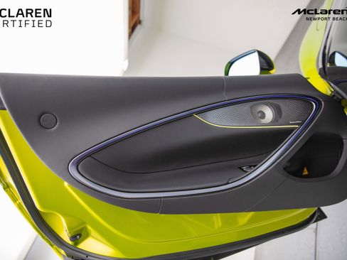 Used 2025 McLaren Artura Spider image 33