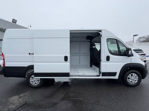 Used 2025 RAM ProMaster 3500 w/ Quick Order Package 22G SLT FWD image 10