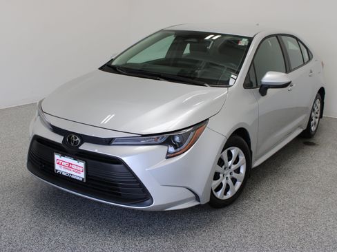 Used 2026 Toyota Corolla LE FWD image 2