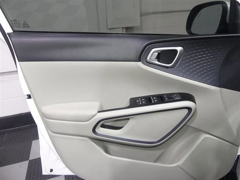 Used 2020 Kia Soul EX image 18